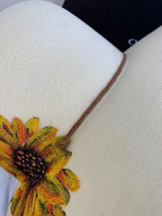 Hand-Painted Sunflower Wool Hat By Uno Alla Volta & Complit M Italy Box EUC